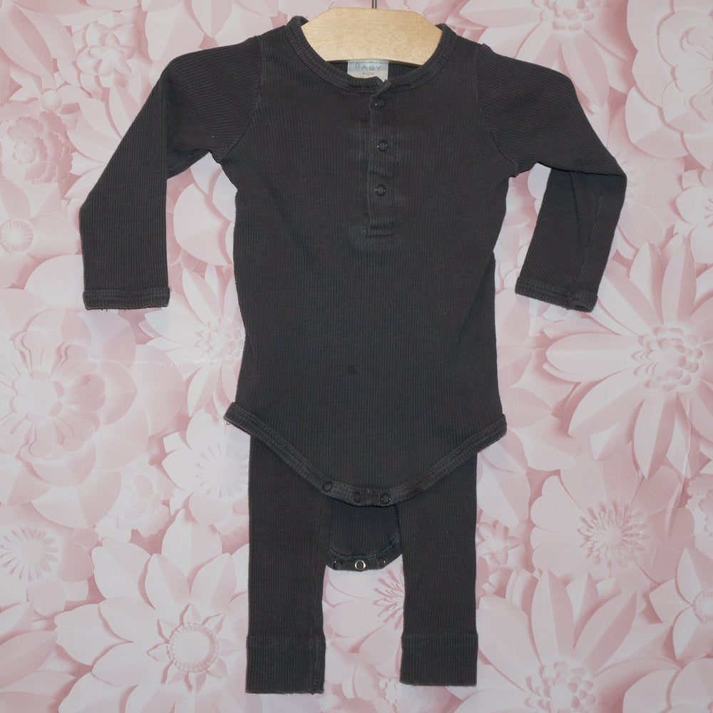 Gray Ribbed Onesie Set Size 6-12m