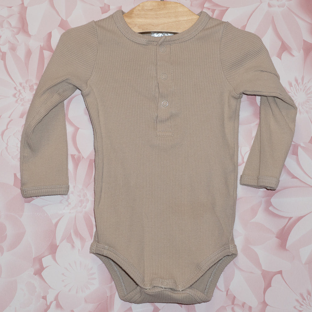Beige Ribbed Snap-Neck Onesie Size 6-12m