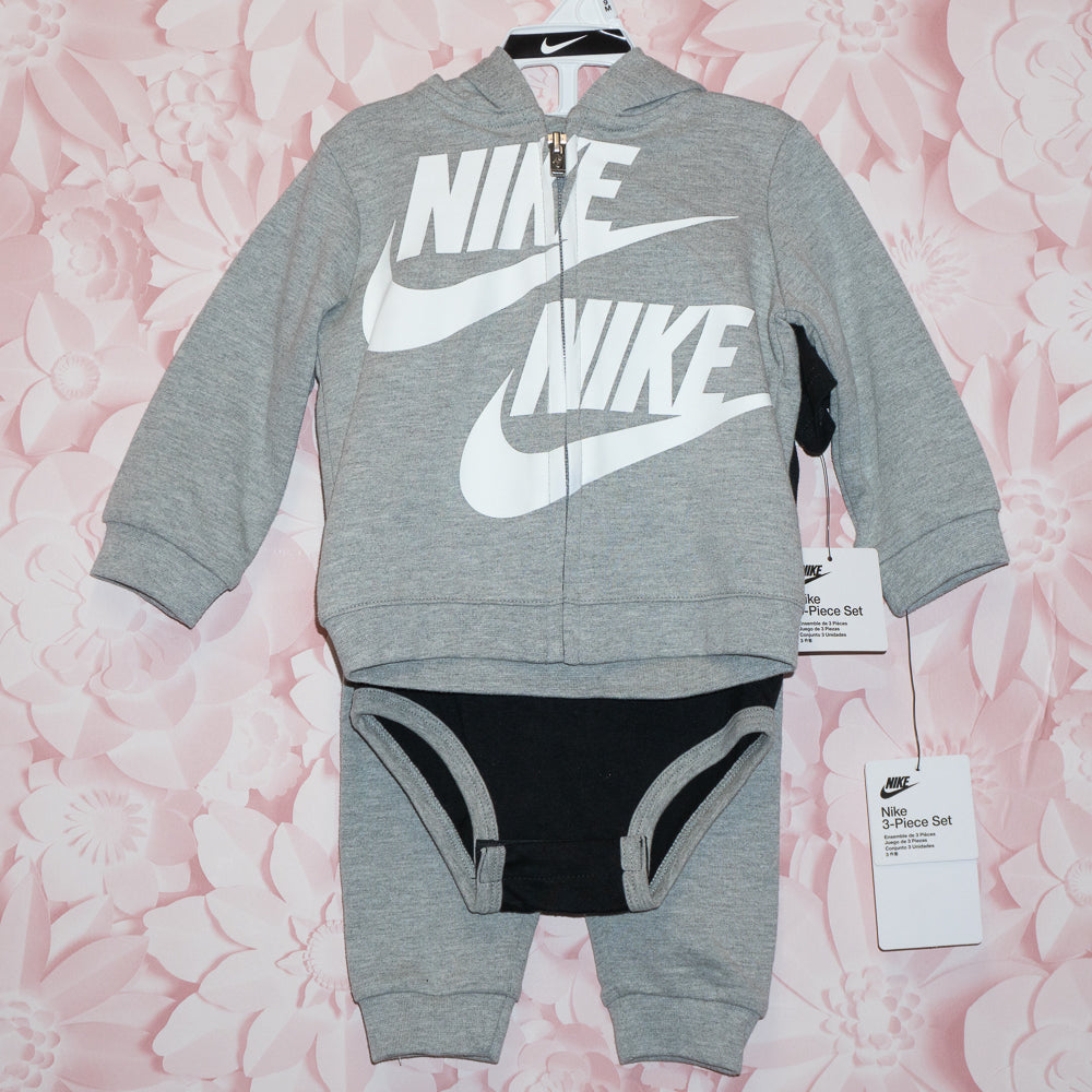 NWT 3-Piece Nike Set Size 6-9m