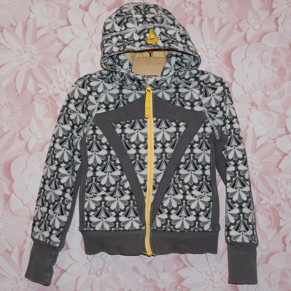 Patterned Iviva Scuba Hoodie Size 6